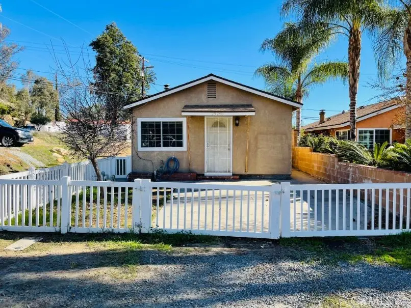 Residential Lease for rent at 29740 Wilson, Lake Elsinore, Riverside County, CA featuring 2 beds and 2 baths