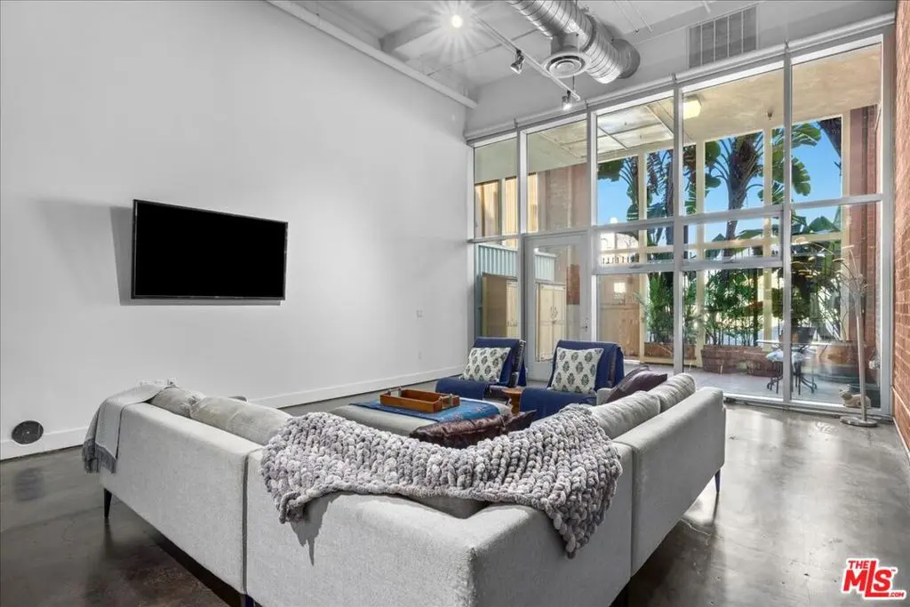 120 S Hewitt Street 6, Los Angeles, CA — listing photo 1