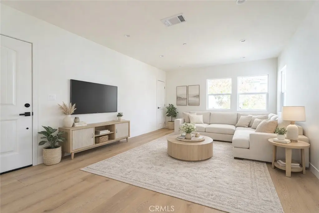 1065 E Spazier 201, Burbank, CA — listing photo 1