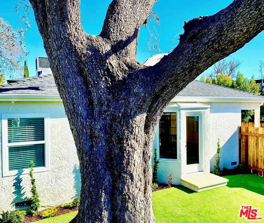 5222 5220 Whitsett Avenue 2, Valley Village, CA — listing photo 1