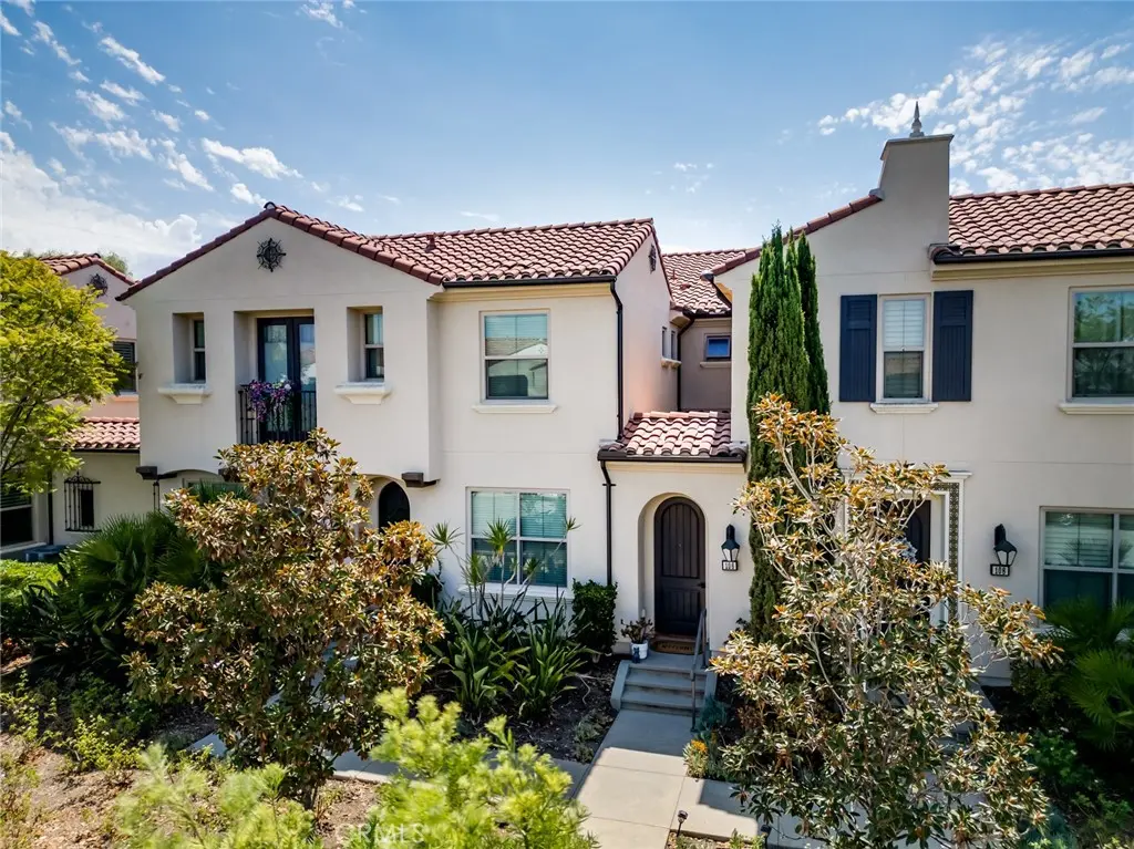 Condominium for rent at 106 Nature, Irvine, CA featuring 2 beds and 2 baths