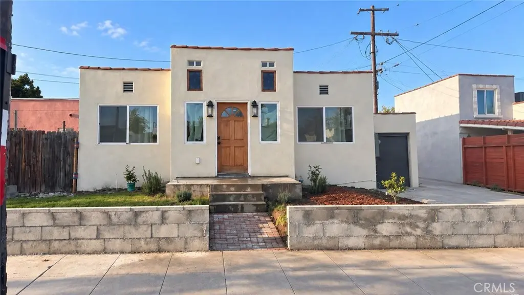 Single Family Residence for rent at 2815 West 60th Street, Los Angeles, CA featuring 2 beds and 2 baths