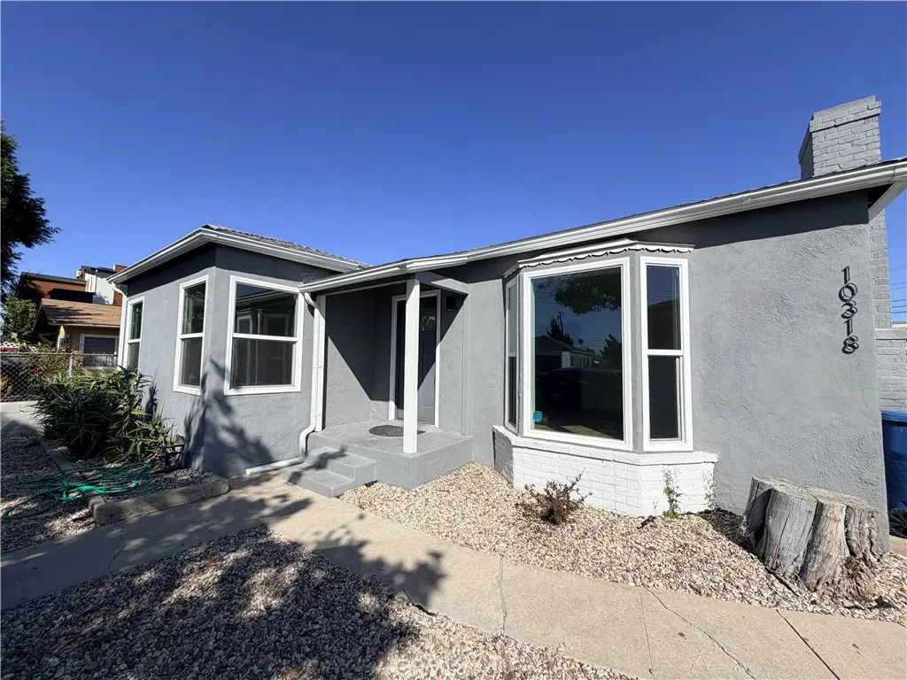 Duplex for rent at 10318 Burin Avenue, Inglewood, CA featuring 3 beds and 3 baths