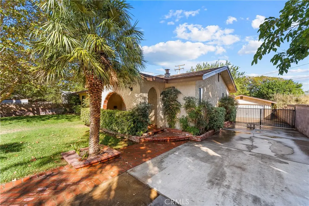 4527 W Avenue L13, Lancaster, CA — listing photo 1
