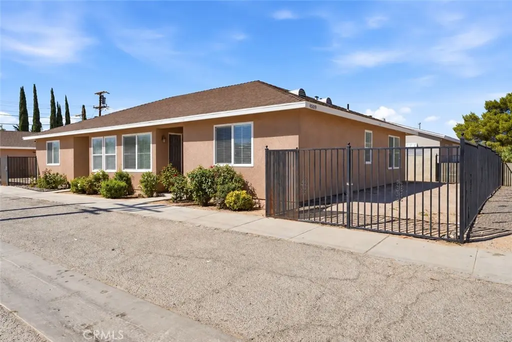 45019 Division, Lancaster, CA — listing photo 1