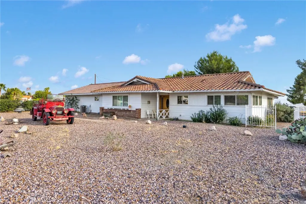 18947 Waseca, Apple Valley, CA — listing photo 1