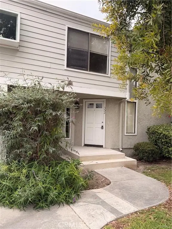 Condominium for rent at 352 Deerfield Avenue 47, Irvine, CA featuring 2 beds and 3 baths