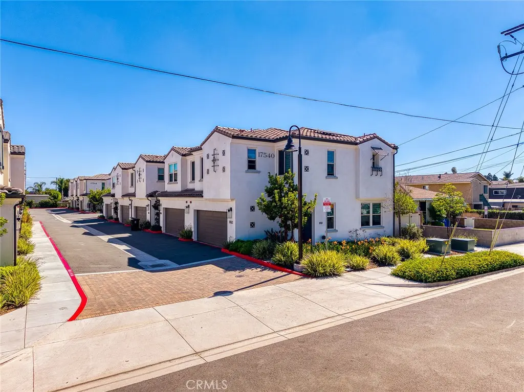 17540 Cameron Lane 102, Huntington Beach, CA — listing photo 1
