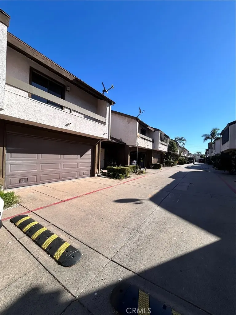 Condominium for sale at 6100 Arbutus Avenue 2, Huntington Park, CA featuring 3 beds and 3 baths