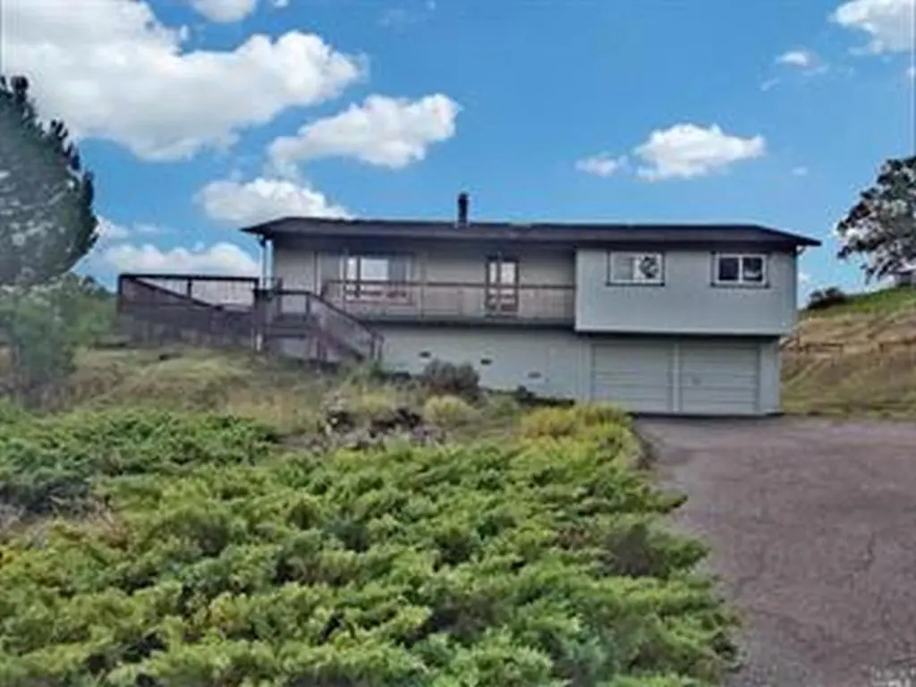 751 Riverside Drive, Ukiah, CA — listing photo 1