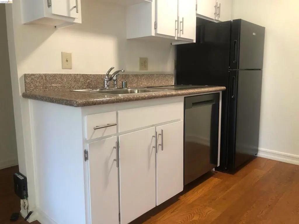 Condominium for sale at 250 Whitmore St 302, Oakland, CA featuring 1 bed and 1 bath
