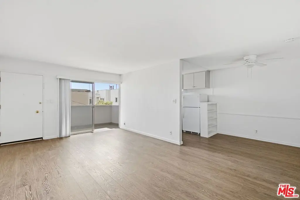 1528 Winona Boulevard 9, Los Angeles, CA — listing photo 1