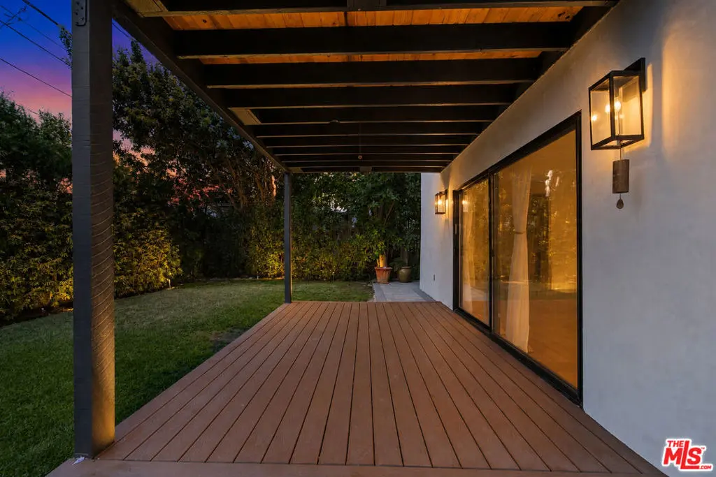 393 Huntley Drive 1, West Hollywood, CA — listing photo 1