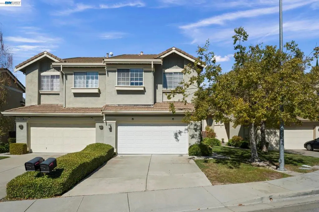Residential Lease for rent at 212 Rabbit Ct, Fremont, CA featuring 4 beds and 3 baths