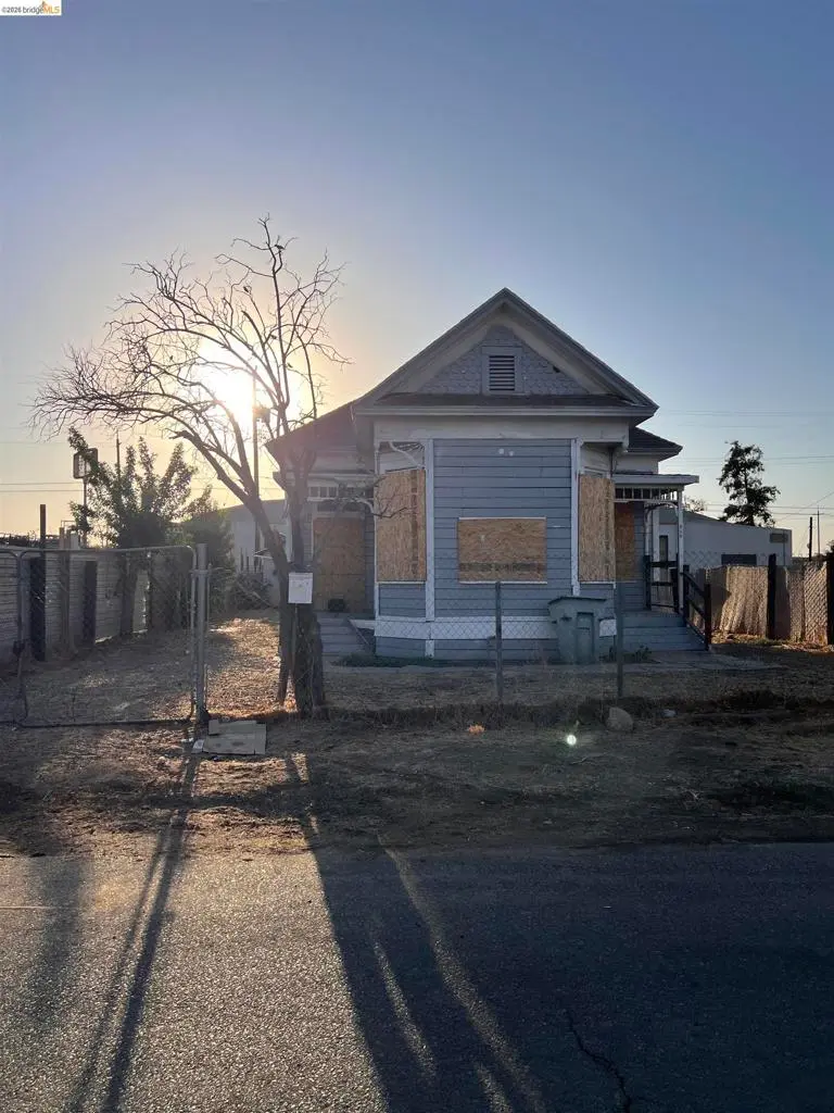 Single Family Residence for sale at 2358 S ANNA ST, Fresno, CA featuring 3 beds and 1 bath