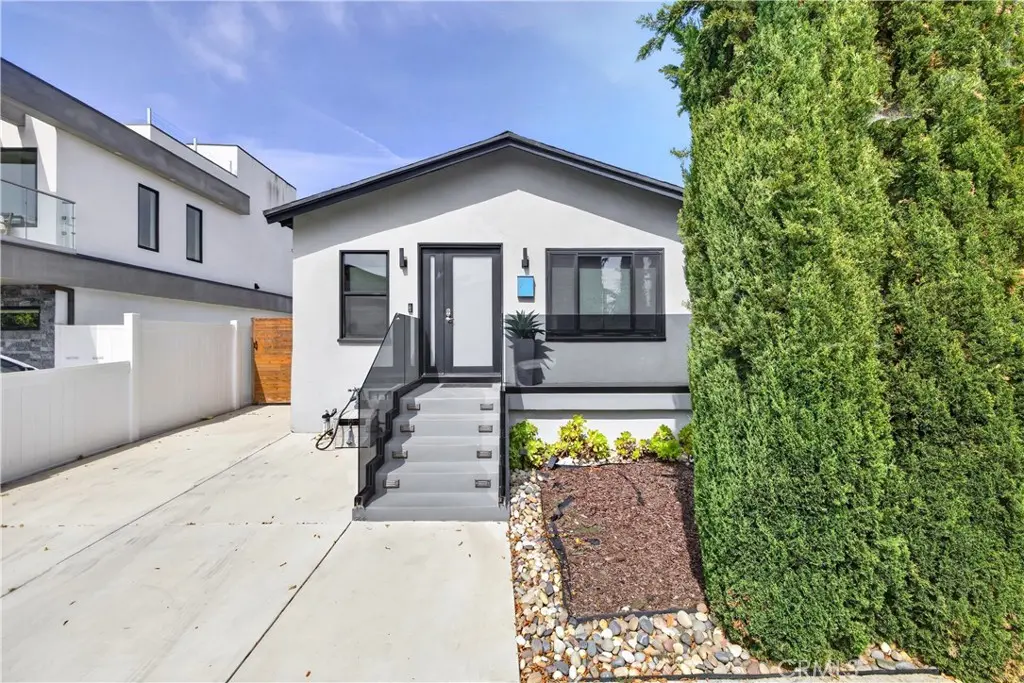 Single Family Residence for sale at 2615 Clyde, Los Angeles, CA featuring 2 beds and 2 baths