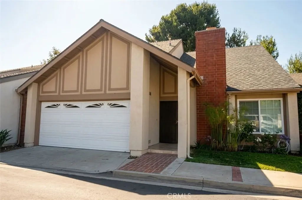 Single Family Residence for rent at 8 Monarch, Irvine, CA featuring 4 beds and 3 baths