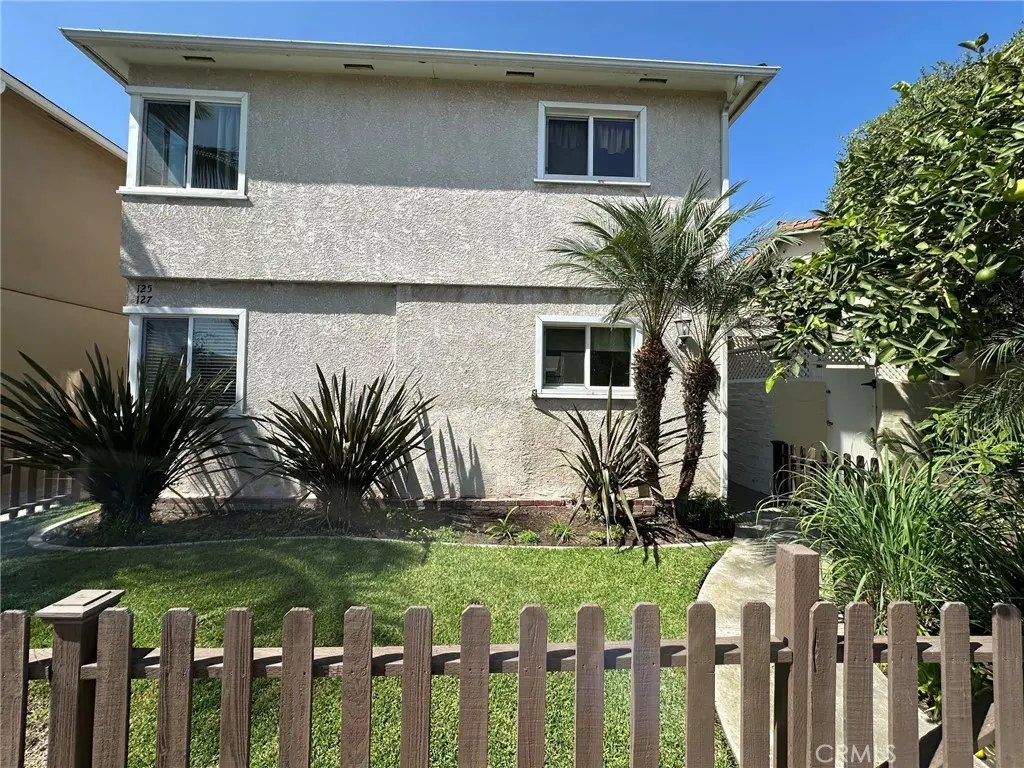 125 Nieto Avenue 1/2, Long Beach, CA — listing photo 1