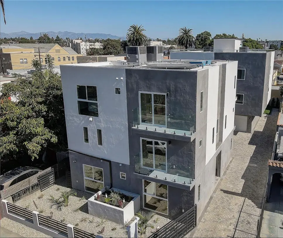 Townhouse for rent at 2638 Virginia, Los Angeles, CA featuring 3 beds and 5 baths