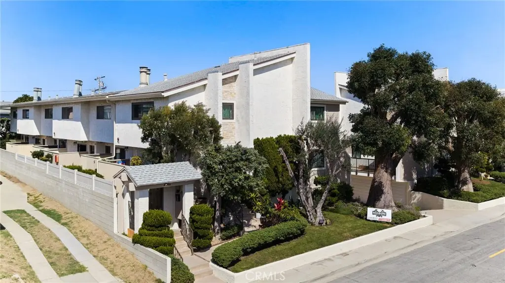2611 Ruhland Avenue 3, Redondo Beach, CA — listing photo 1
