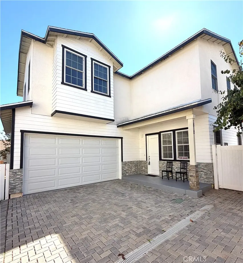 Single Family Residence for rent at 1810 Pomona, Costa Mesa, CA featuring 4 beds and 4 baths