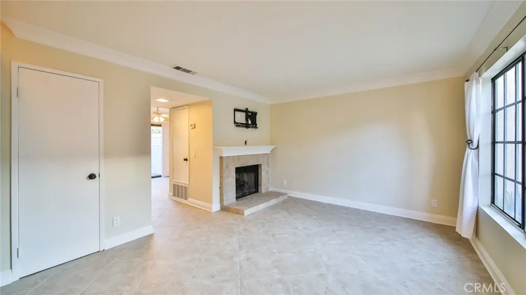 Residential Lease for rent at 1013 W Linden Street 5, Riverside, Riverside County, CA featuring 2 beds and 2 baths