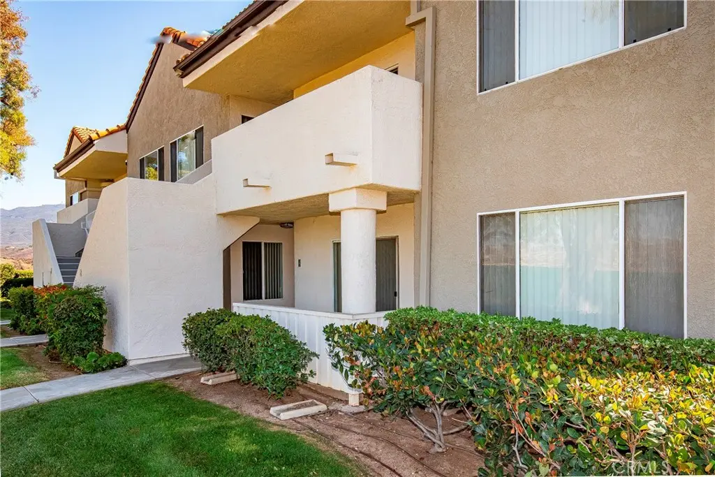21309 Eucalyptus Way 101, Newhall, CA — listing photo 1