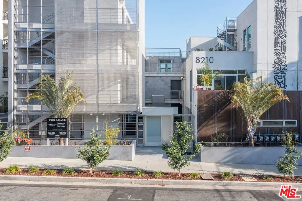 8210 Fountain Avenue 401, West Hollywood, CA — listing photo 1