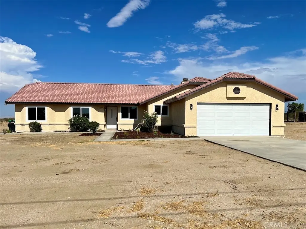 13377 Paramount Road, Phelan, CA — listing photo 1