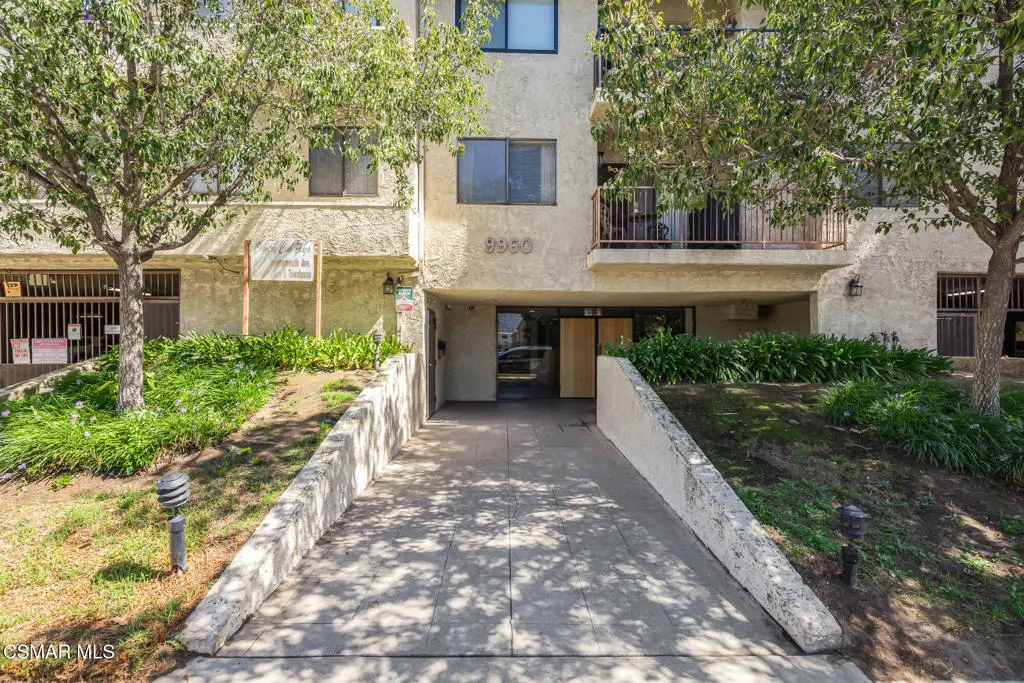9960 Owensmouth Avenue 7, Chatsworth, CA — listing photo 1