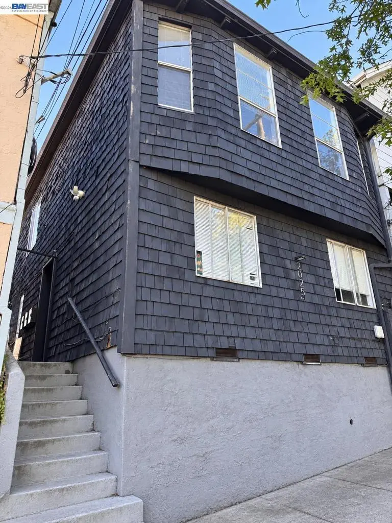 Residential Lease for rent at 2025 East 20th St, Oakland, CA featuring 2 beds and 1 bath