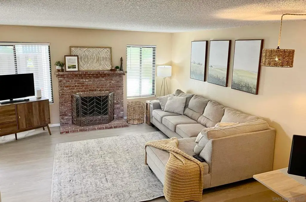 Townhouse for rent at 1142 Via Loma Vis, El Cajon, CA featuring 2 beds and 3 baths