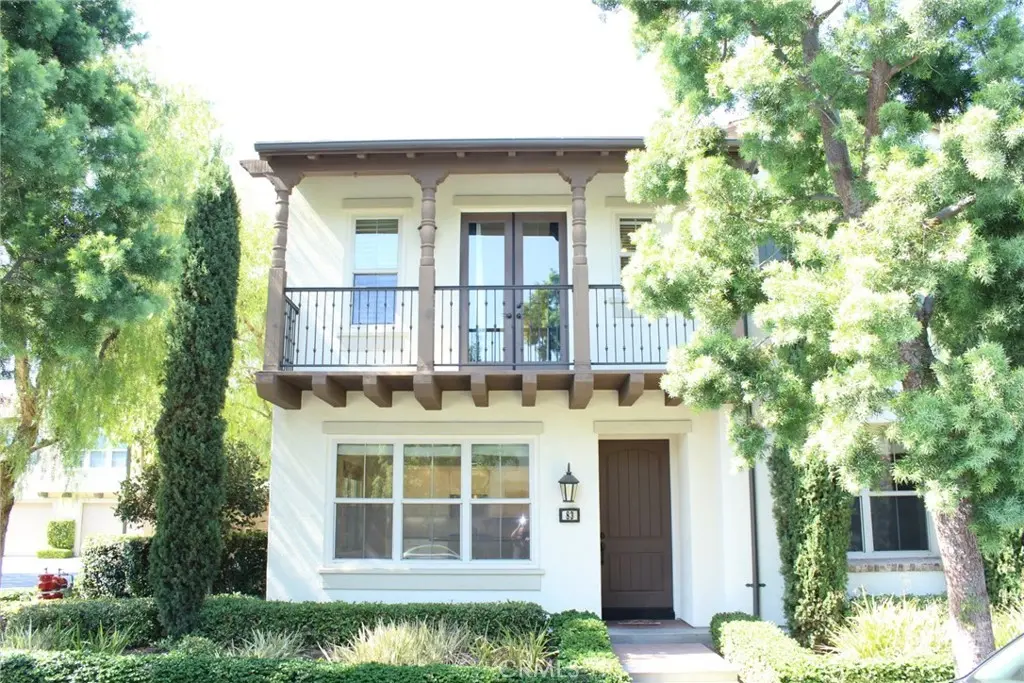 Single Family Residence for rent at 83 Thornhurst, Irvine, CA featuring 3 beds and 3 baths