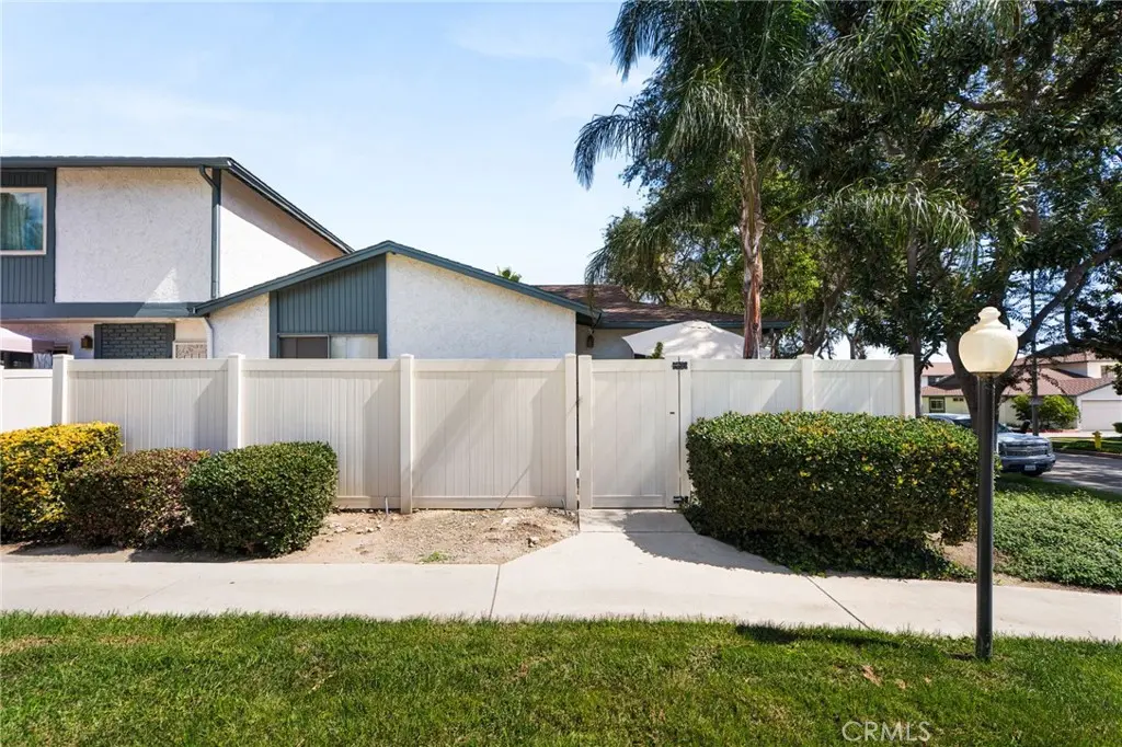 481 D, Upland, CA — listing photo 1