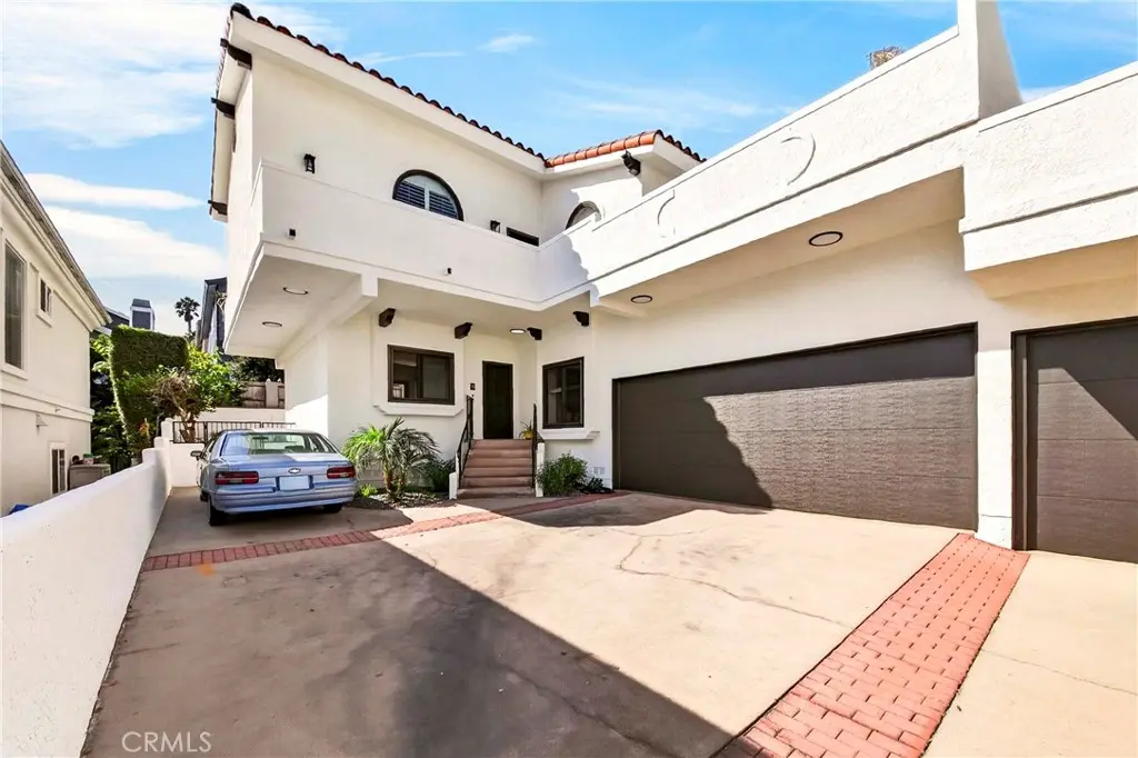 2402 Clark Lane B, Redondo Beach, CA — listing photo 1