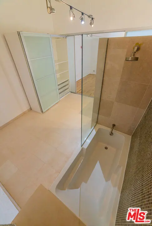 8 Brooks Avenue 3, Venice, CA — listing photo 1