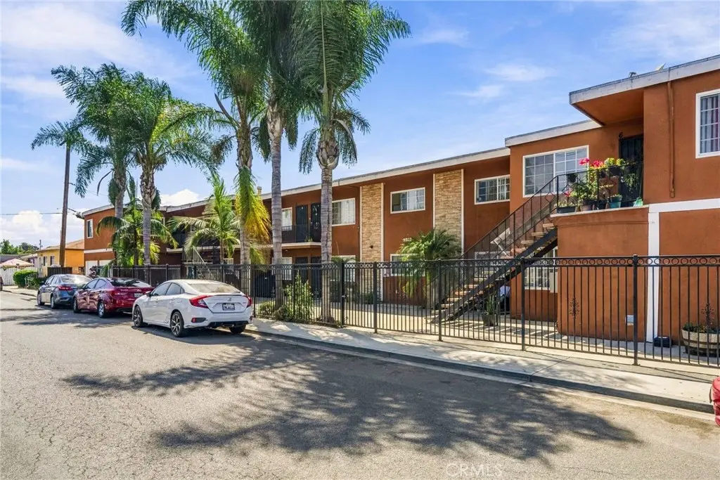 5333 Pine Avenue, Long Beach, CA — listing photo 1