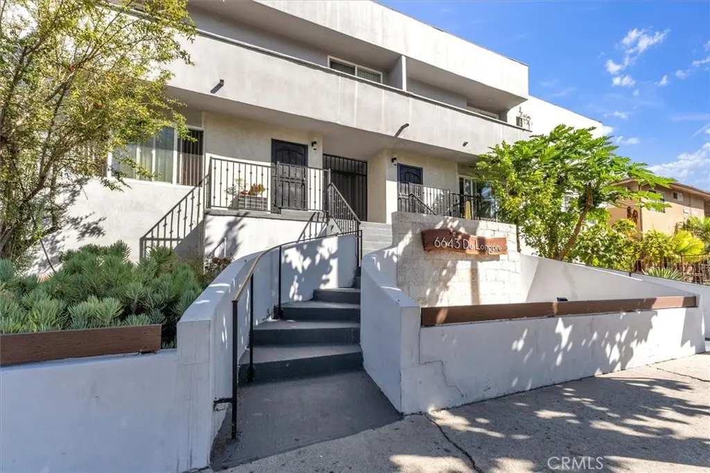 Condominium for rent at 6643 De Longpre 12, Los Angeles, CA featuring 2 beds and 2 baths