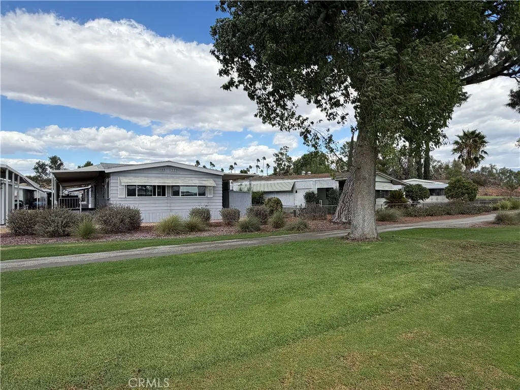 Manufactured In Park for sale at 5001 W Florida Avenue 452, Hemet, CA featuring 2 beds and 2 baths