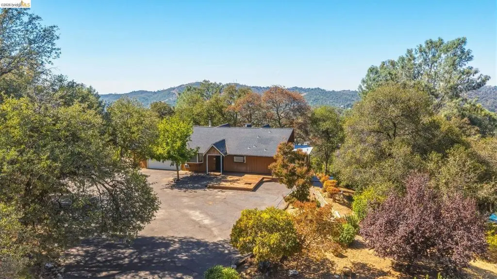 Single Family Residence for sale at 999 Cemetery Lane, Sonora, CA featuring 3 beds and 2 baths