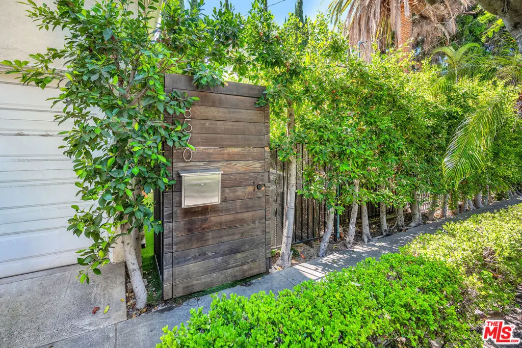 740 N Westmount Drive, West Hollywood, CA — listing photo 1