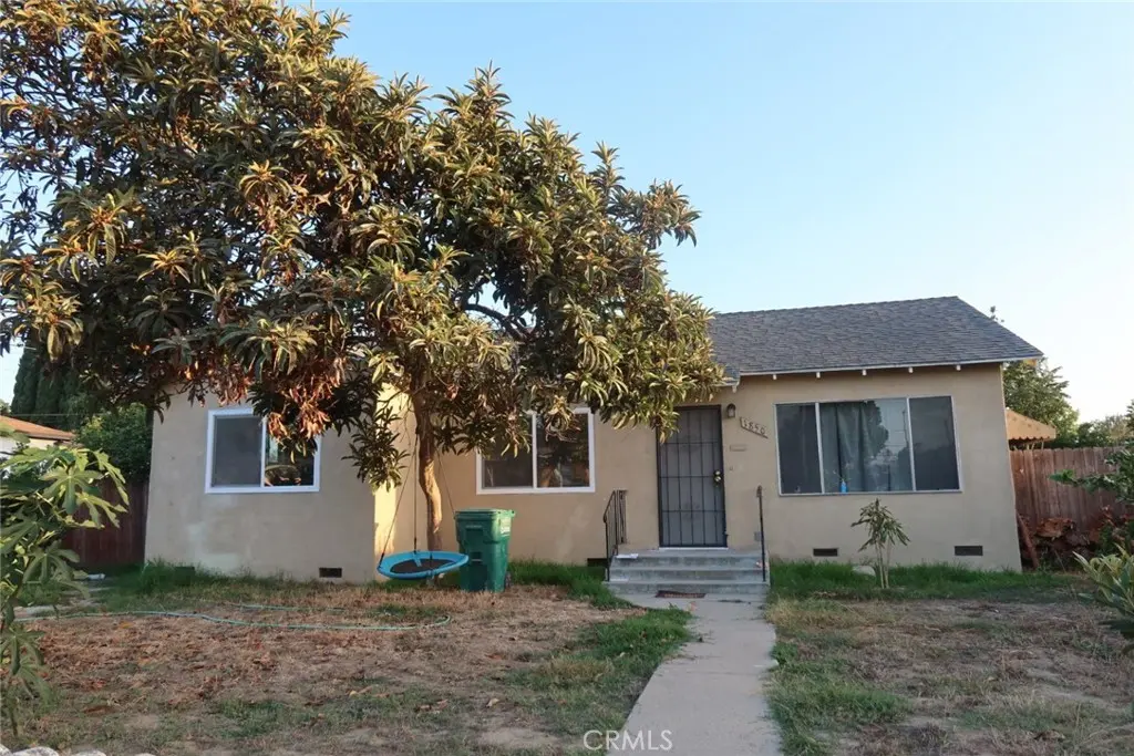 1850 W Arlington Street, Long Beach, CA — listing photo 1