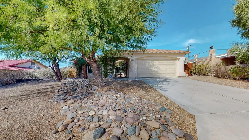 Residential Lease for rent at 9319 Vista Del Valle, Desert Hot Springs, Riverside County, CA featuring 3 beds and 2 baths