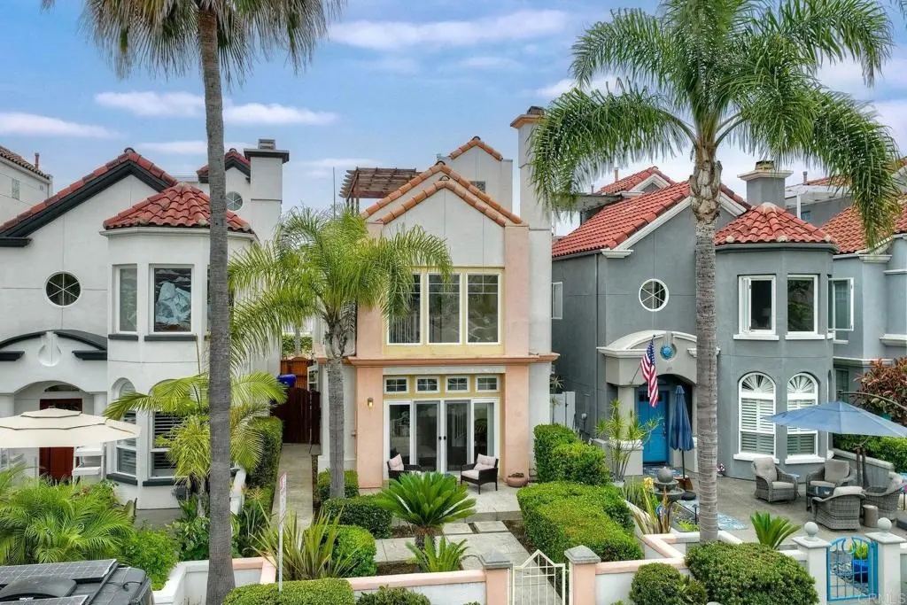 Single Family Residence for rent at 489 N. Cleveland Street, Oceanside, CA featuring 3 beds and 3 baths