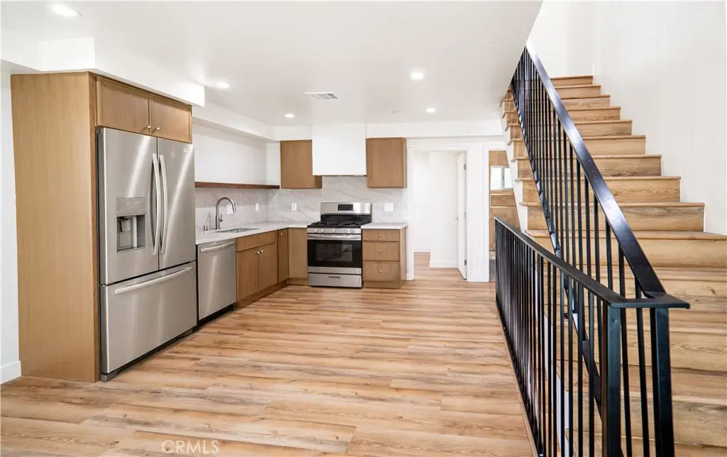 1122 N Beachwood Drive 1/2, Los Angeles, CA — listing photo 1