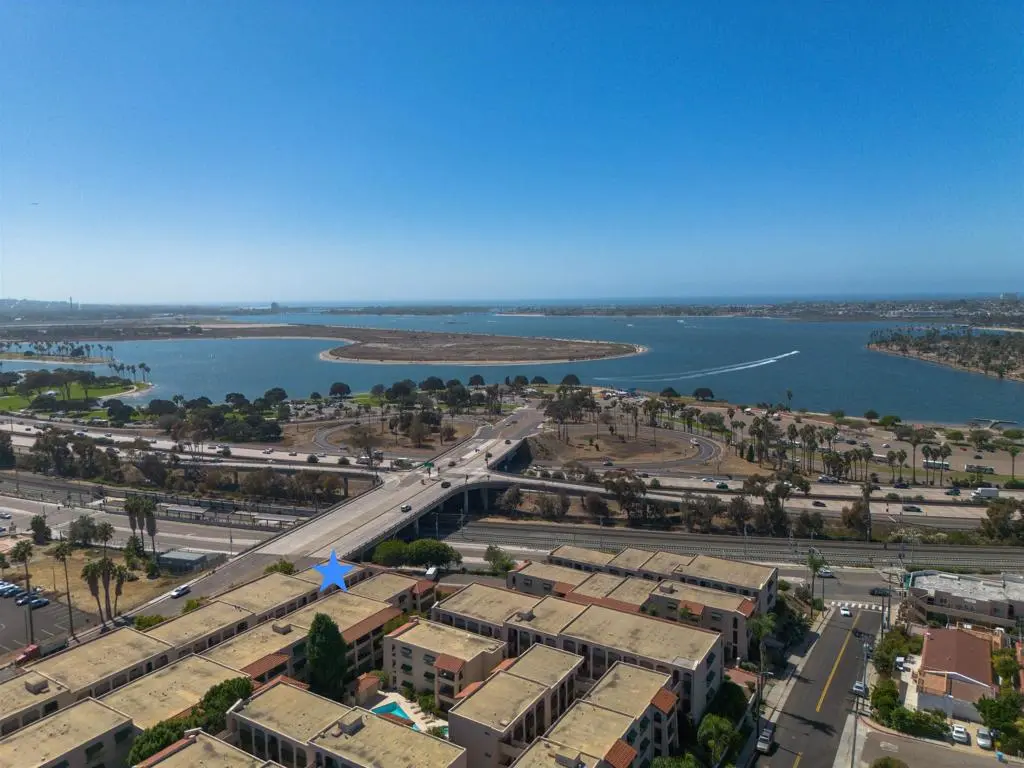 Residential Lease for rent at 2520 Clairemont Dr. 309, San Diego, CA featuring 2 beds and 2 baths