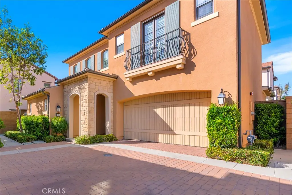Condominium for rent at 71 Brixton, Irvine, CA featuring 4 beds and 3 baths