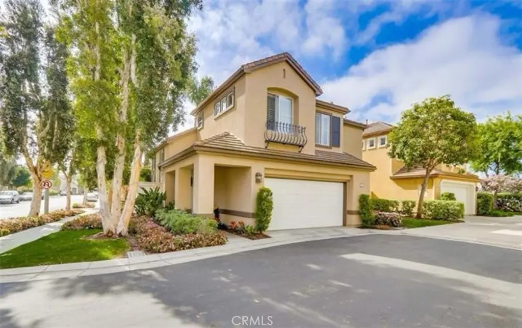 Single Family Residence for rent at 24 Del Trevi, Irvine, CA featuring 3 beds and 3 baths