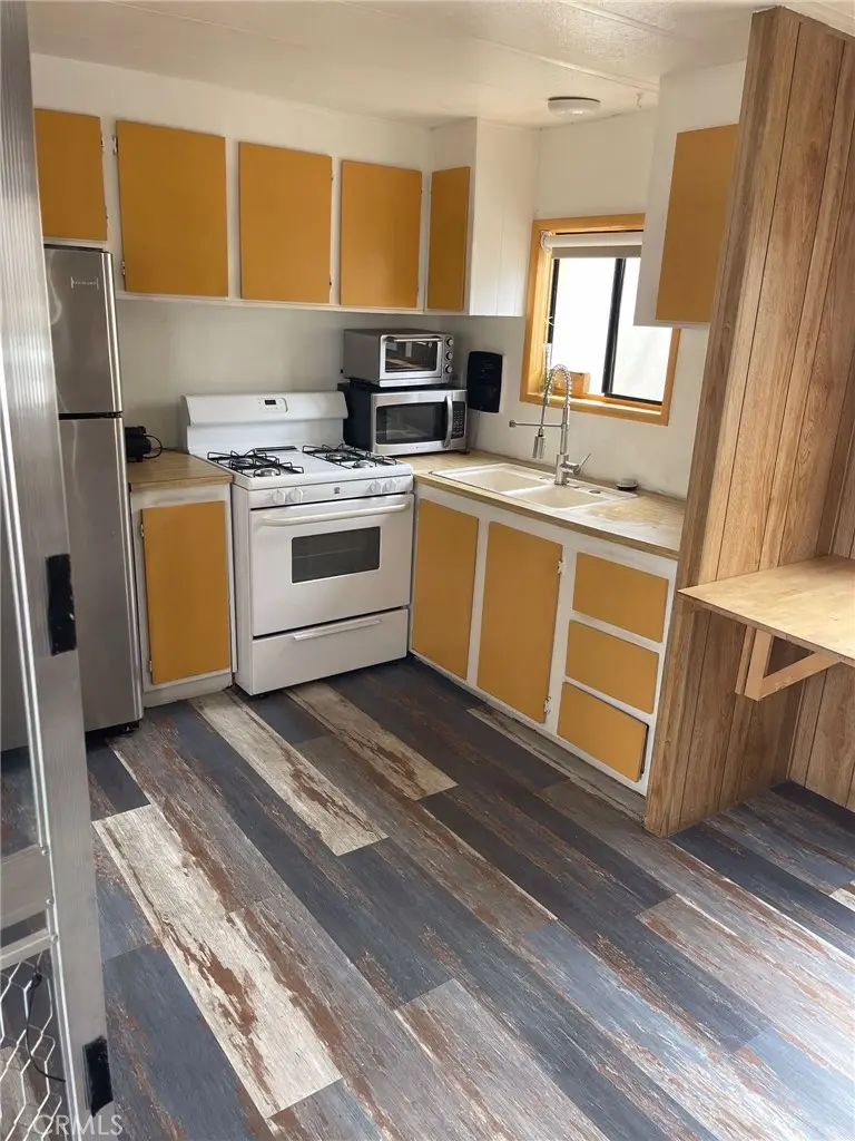 11250 Playa Street 108, Culver City, CA — listing photo 1