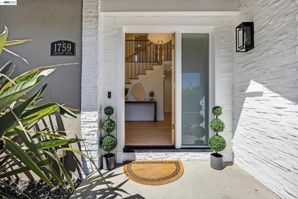 Single Family Residence for sale at 1759 Crescent Dr, Walnut Creek, CA featuring 6 beds and 5 baths